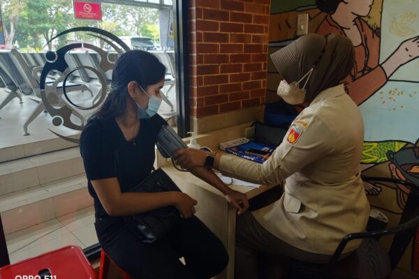 RST Bhakti Wira Tamtama Melaksanakan Vaksinasi Booster di Stasiun Tawang