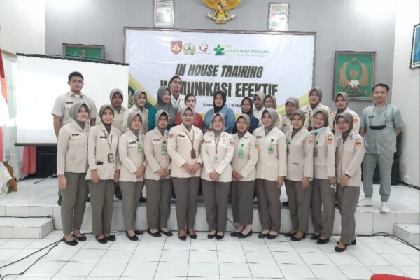 IHT KOMUNIKASI EFEKTIF DI RS BHAKTI WIRA TAMTAMA