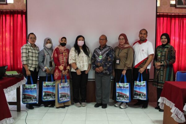 Pembinaan dan Evaluasi Pelayanan Obstetri Neonatal Emergensi Dasar (PONED)