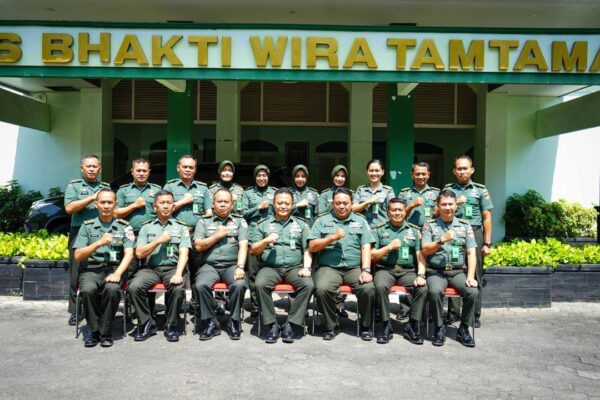 Kunjungan Wakapuskesad Brigjen TNI dr. I Made Mardika, Sp.PD, M.A.R.S, FINASIM di RS Bhakti Wira Tamtama Semarang .Penekanan pada Loyalitas, Disiplin, dan Pelayanan Prima