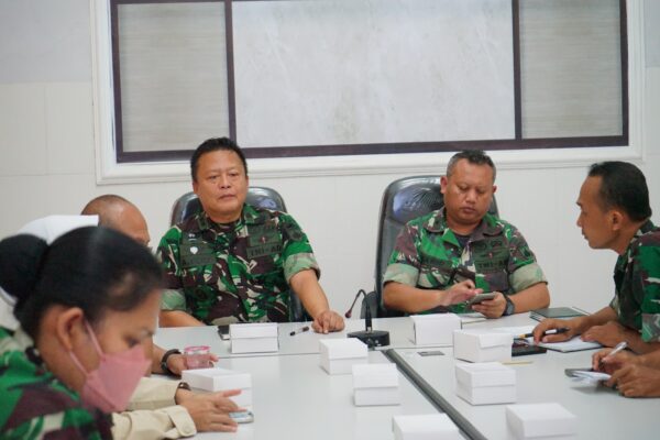 Rapat Perwira Staf RS Tk. III Bhakti Wira Tamtama: Penguatan Sinergi Menuju Wasrik Kemhan, HUT TNI, dan Akreditasi